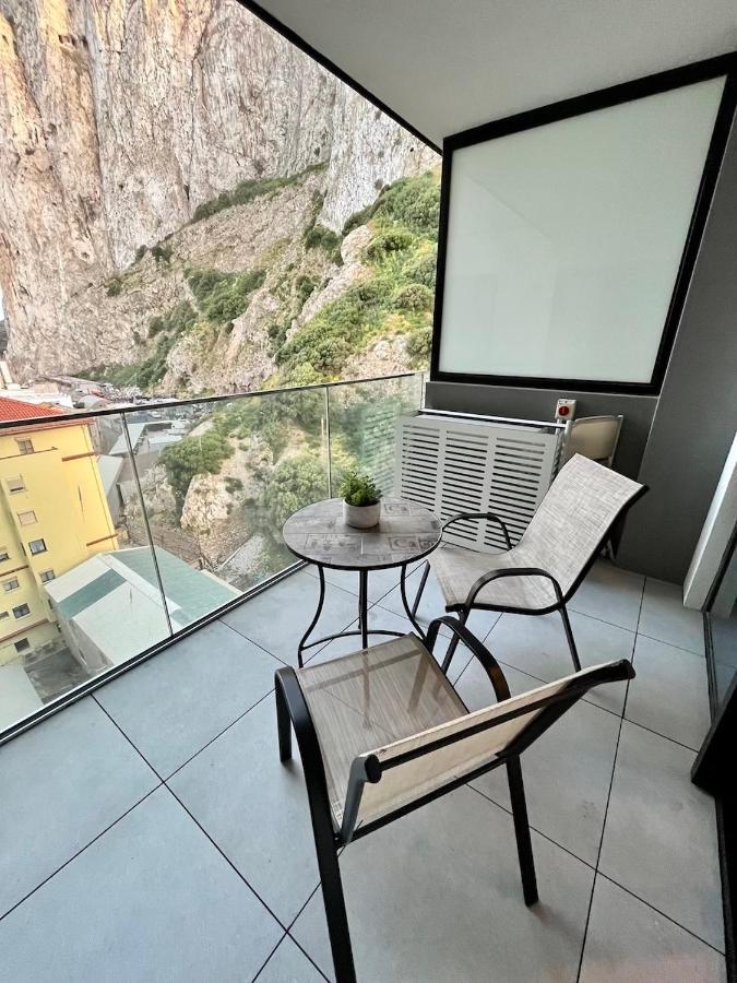Modern Apartment With Spa And Pool Gibraltar Extérieur photo